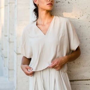 Natalie Busby Easy T in oyster Tencel Viscose